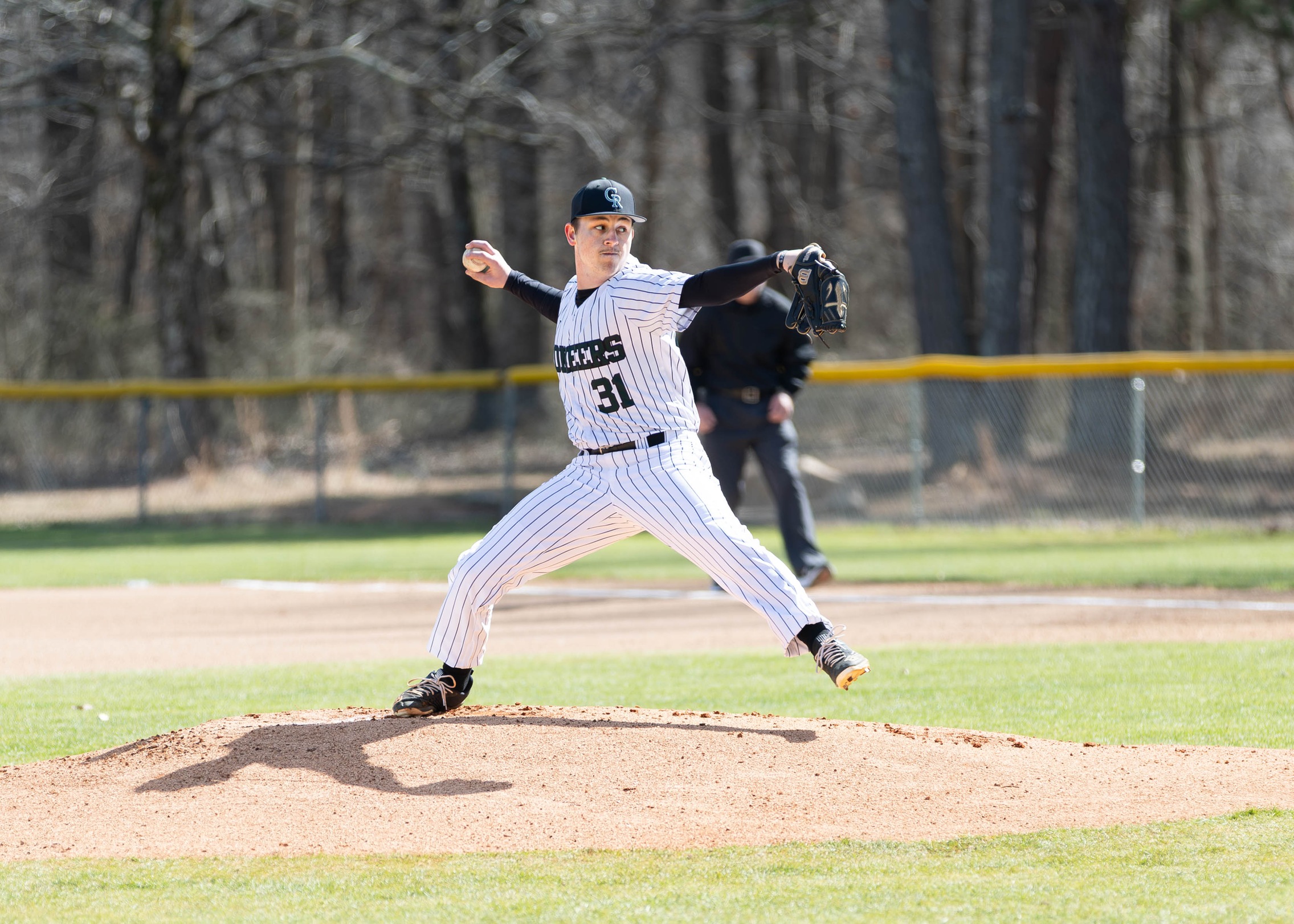 Pioneers Fall to UHSP on the Road