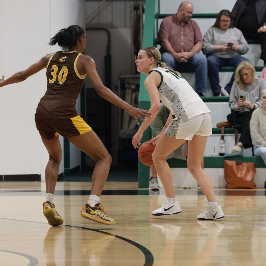 Hornets Swarm Pioneers In Final Home Game